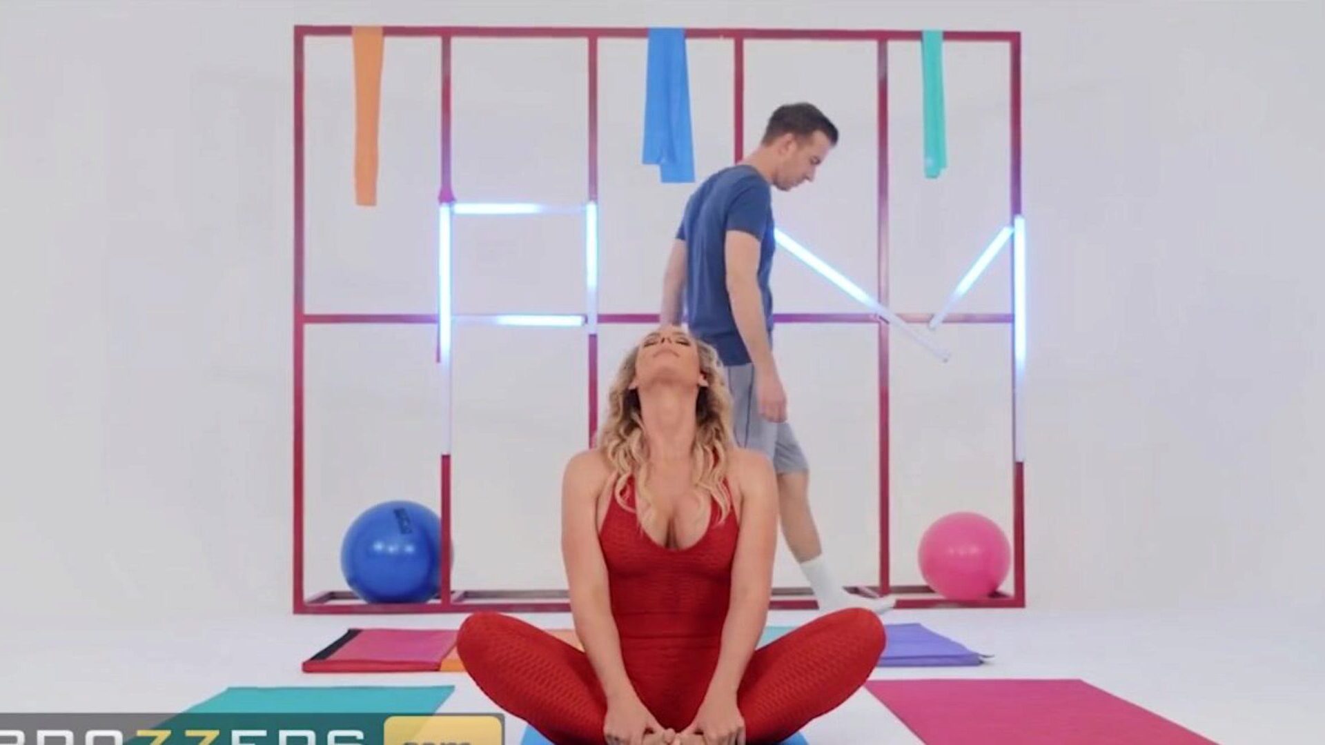 brazzers - bochtige phoenix marie na yoga had geweldige anale seks