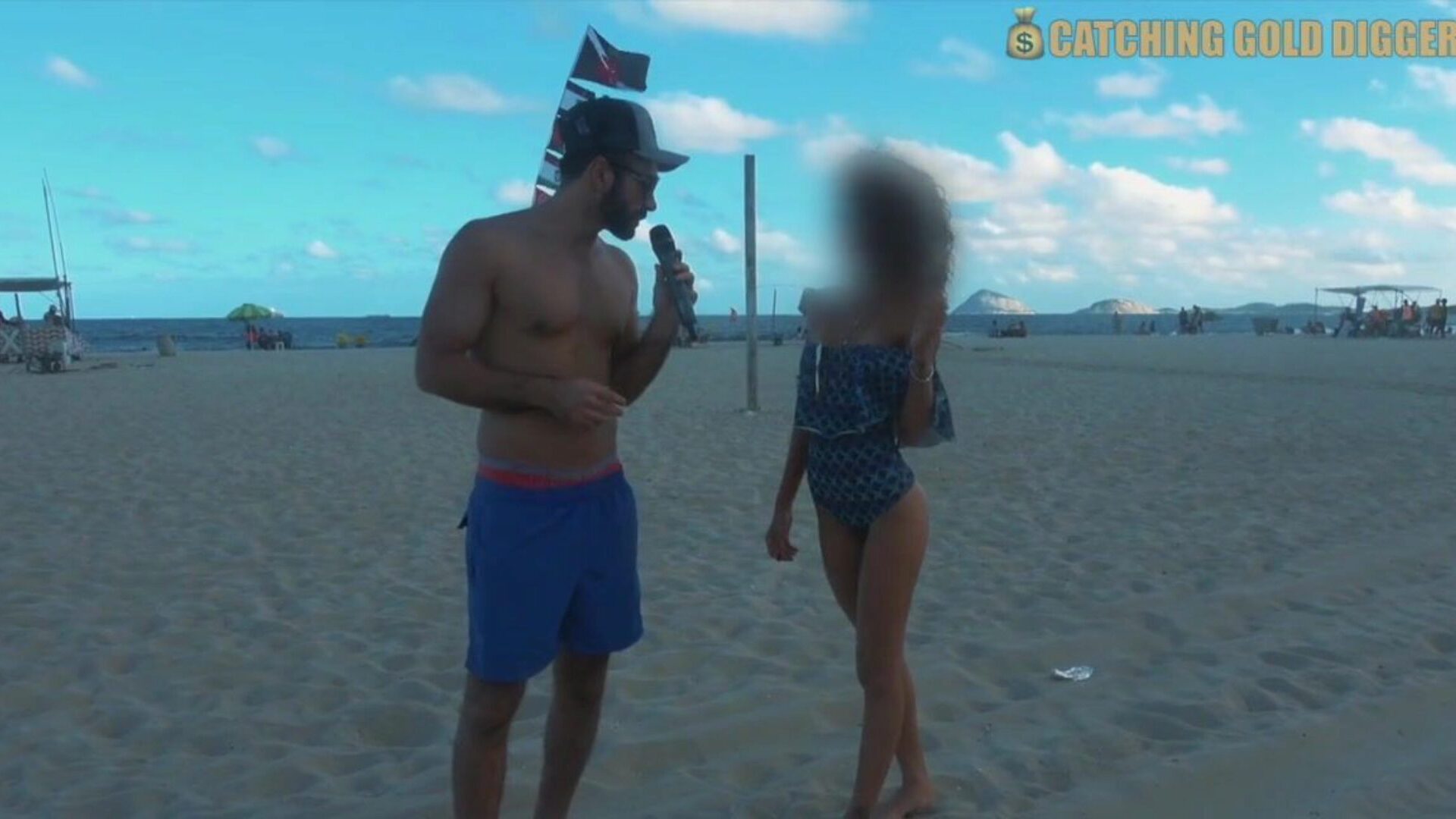 teen brésilienne maigre se fait baiser après une interview à la plage