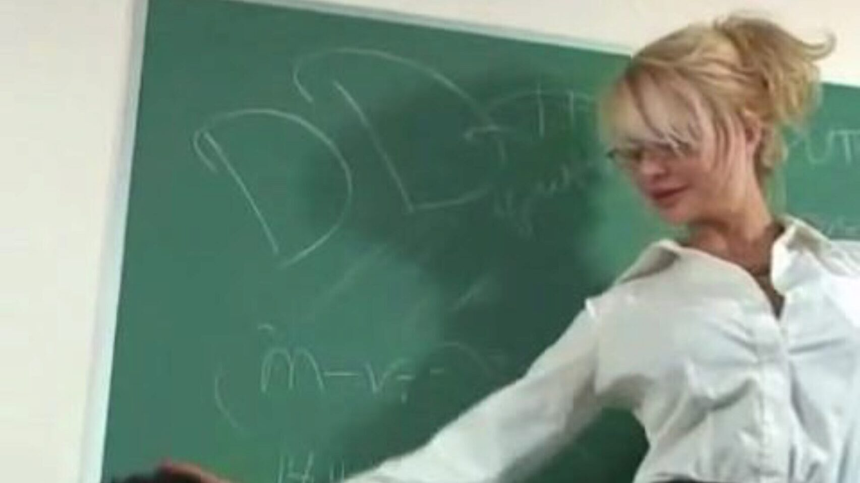 mijn leraren waren nooit zoiets als deze grote, goudharige professor met grote borsten die haar schoolmeisje bonst