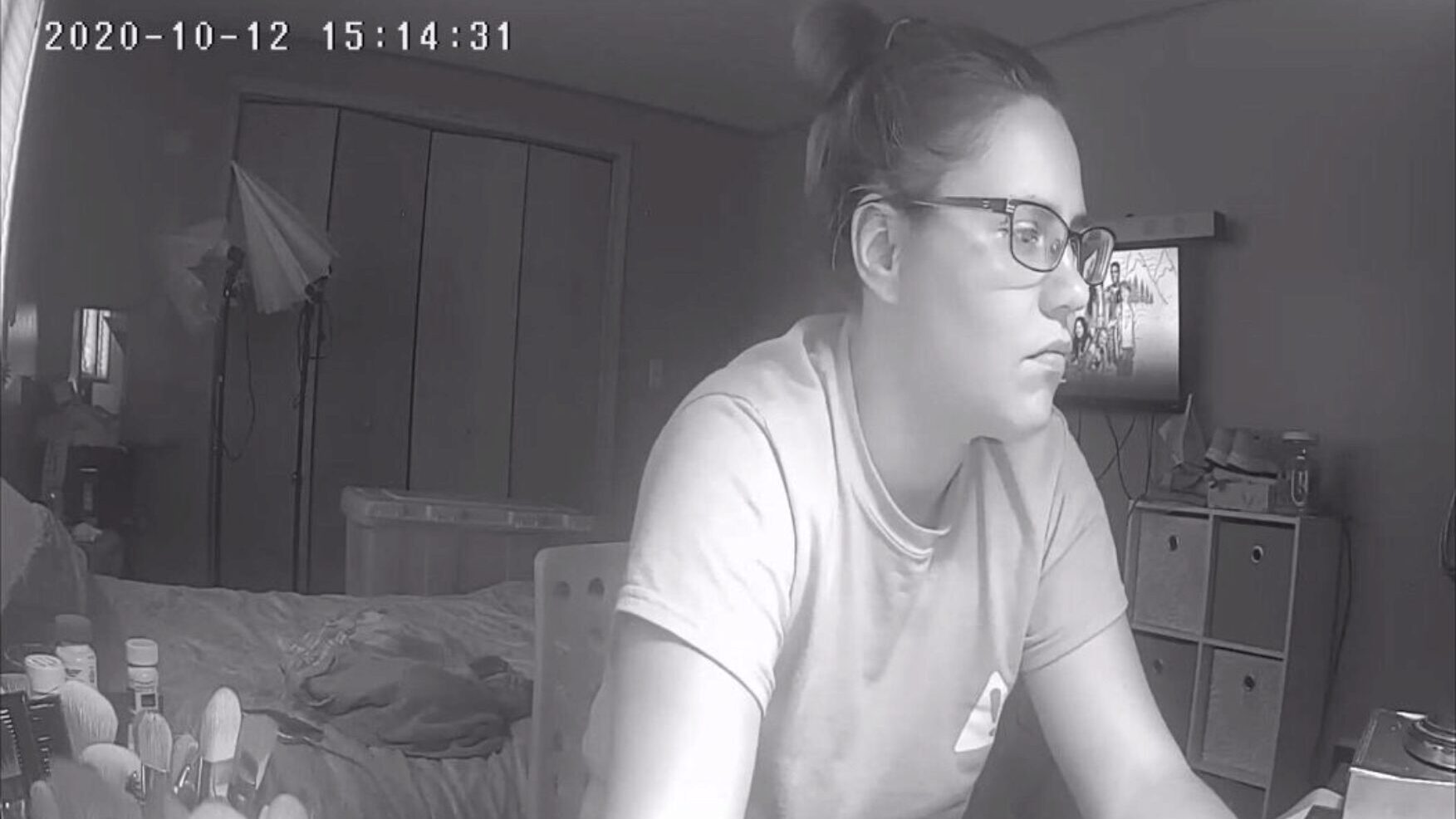cachonda adolescente se salta la tarea para masturbarse a la pornografía cámara oculta