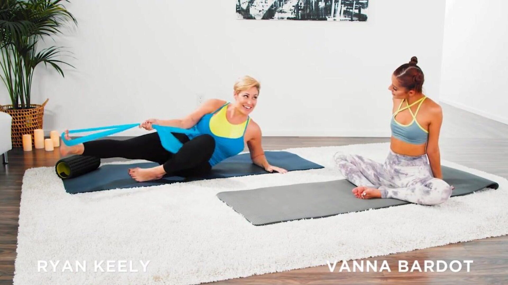 mommysgirl Vanna Bardot ma hardcorowy trening jogi z palcami z gorącą mamuśką Ryanem Keely