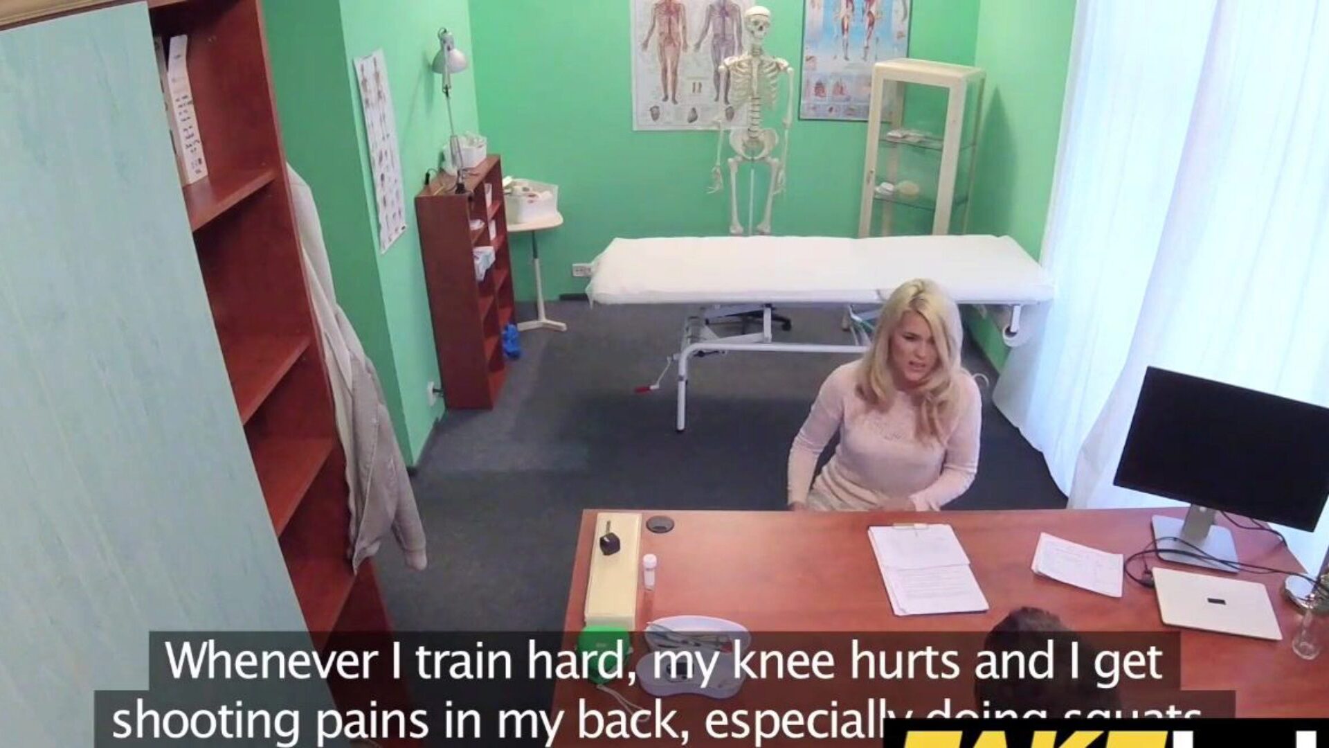falske hospital beskidte medic giver blond tjekkisk hottie fugtige bukser
