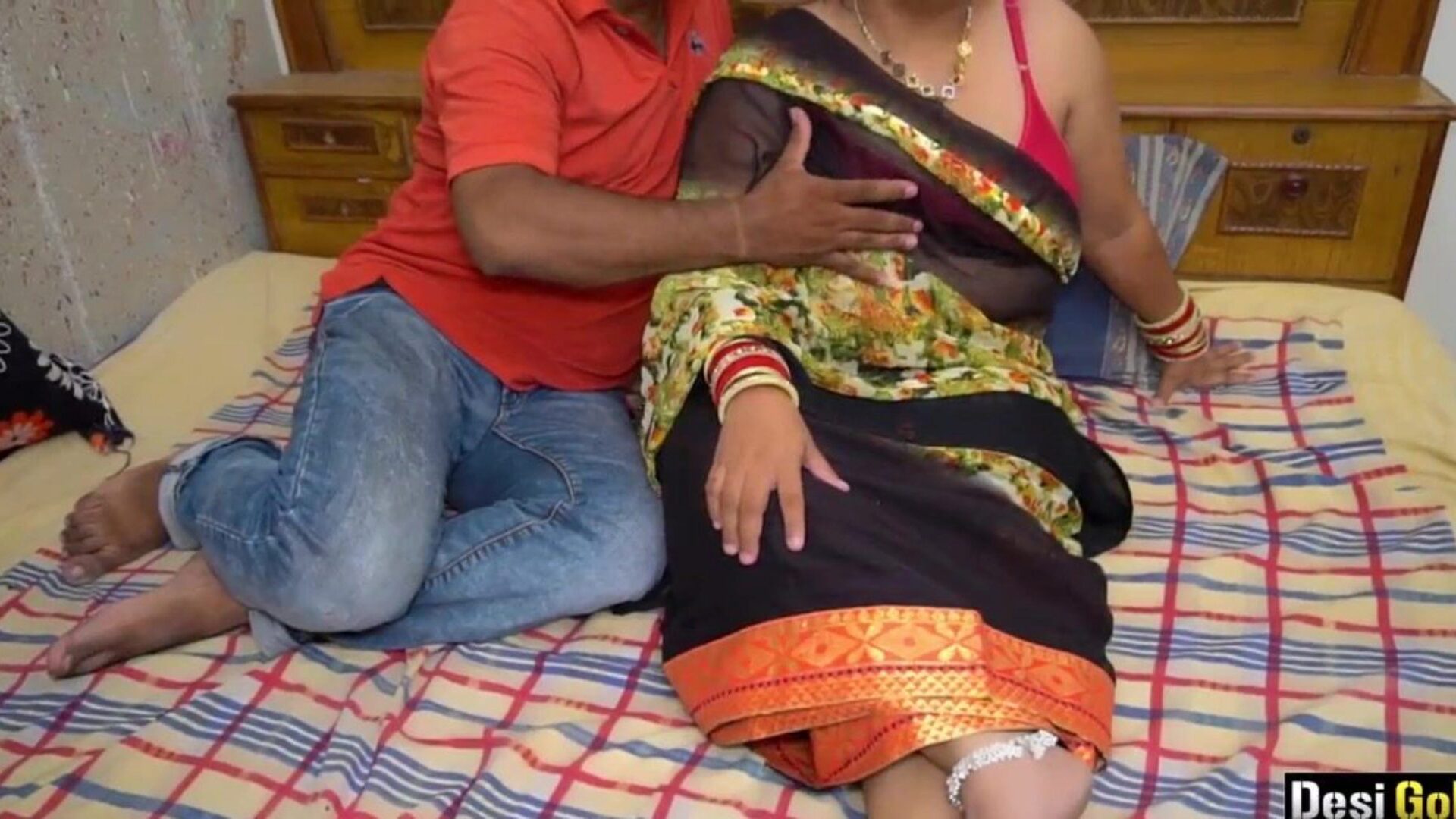 indisk kone, der har sex med mands ven