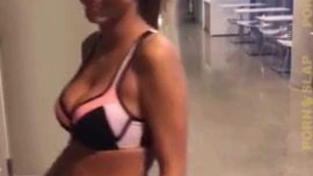 PornSlap Nina North Warms Up In Gym In Advance Of Pumping In Hotel Room
