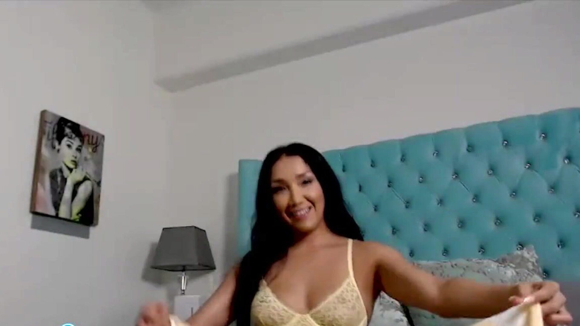Camsoda - Vicki Chase Latina Mami Masturbates her pubic hair