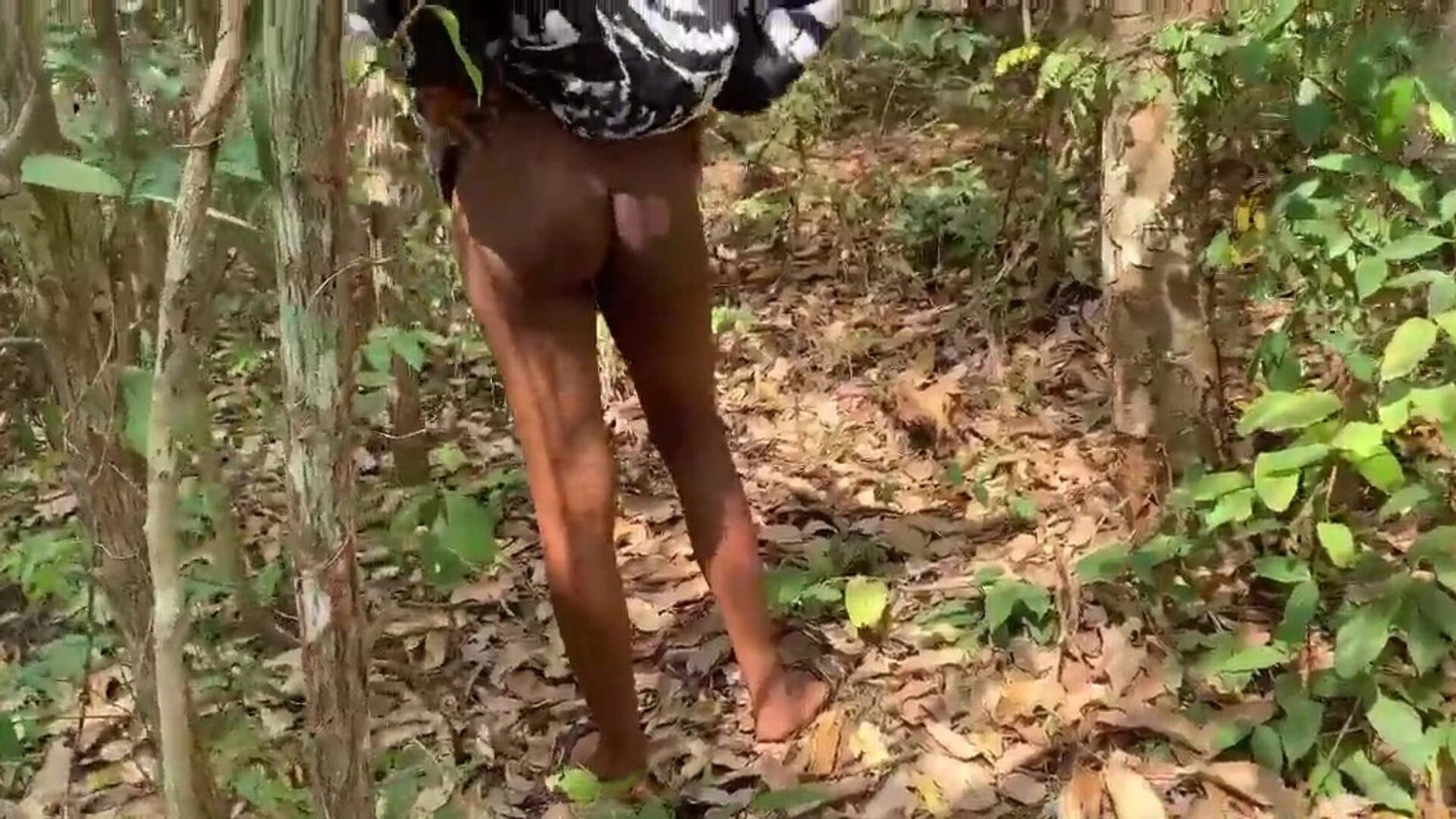 universitetslektor knulle studenten sin i bushen for å gi henne bestått karakter i eksamen