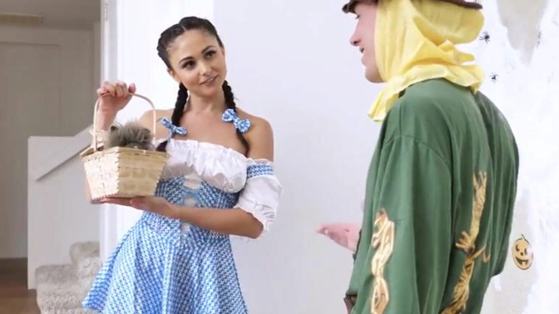 EXCITEMENT-HD Halloween plumb with Dorothy from Wizard of OZ Ariana Marie