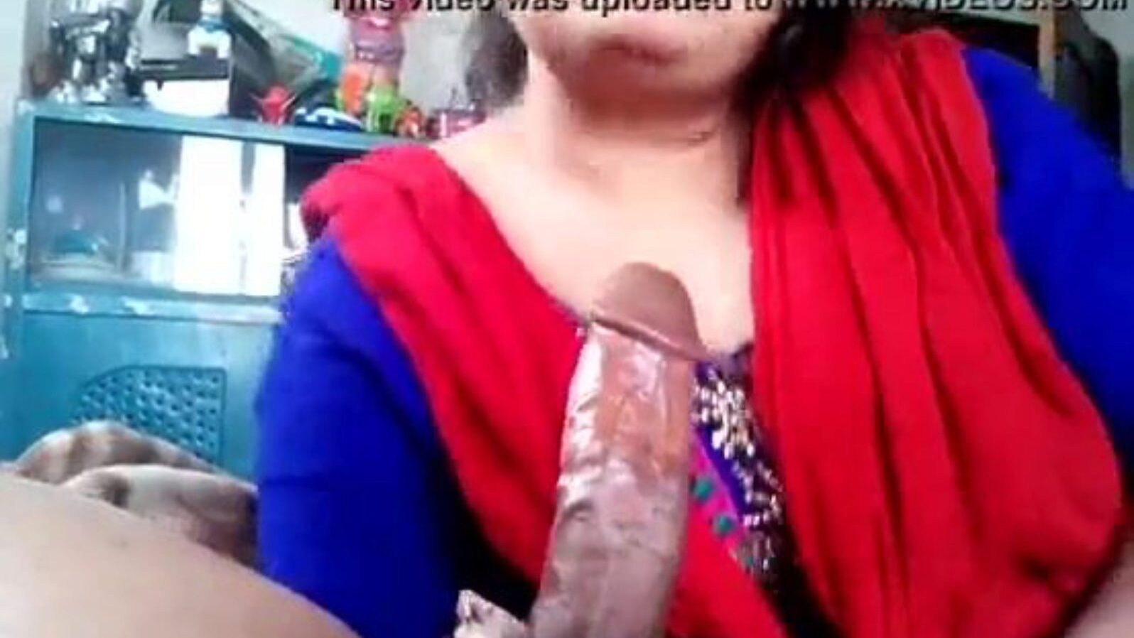 femme lubrique indienne sucer la bite