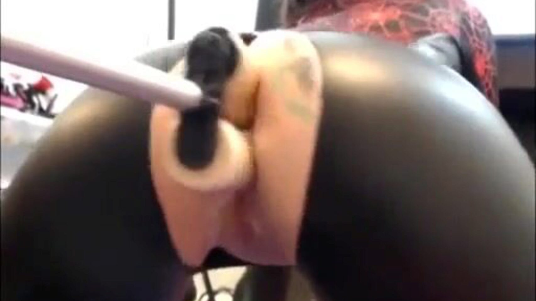 Double penetration with a pumping machine - big arse
