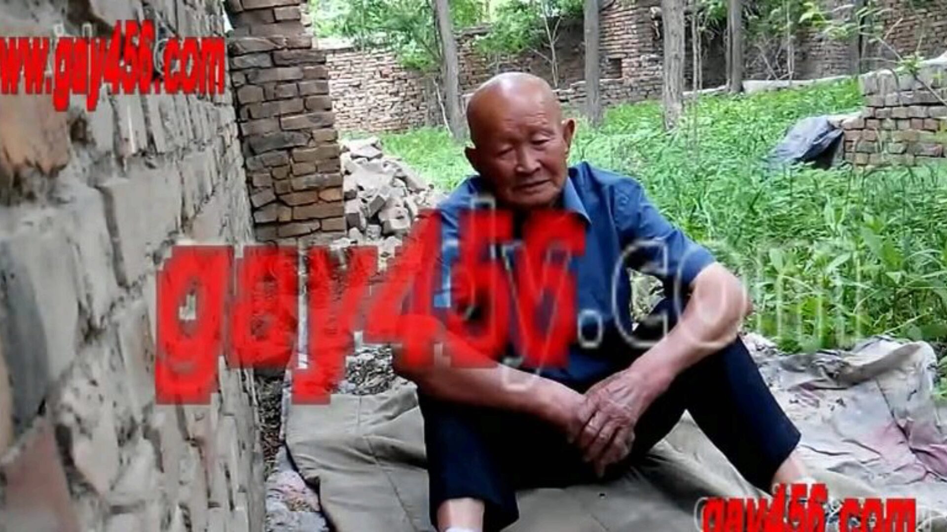 Chinese Oldman in Public