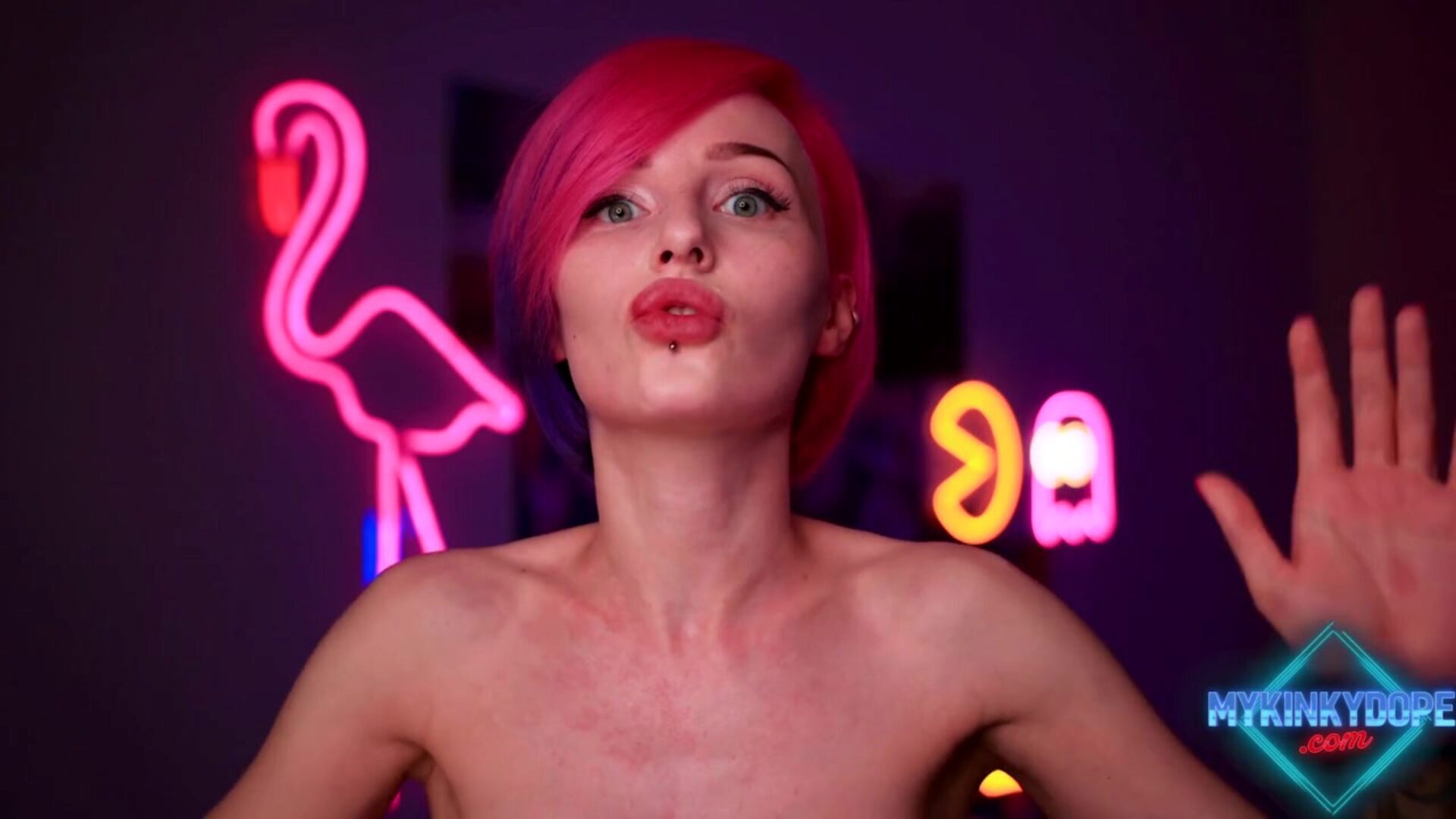 sevimli kızıl saçlı kız oral seks kesinlikle üzgün değil porno)