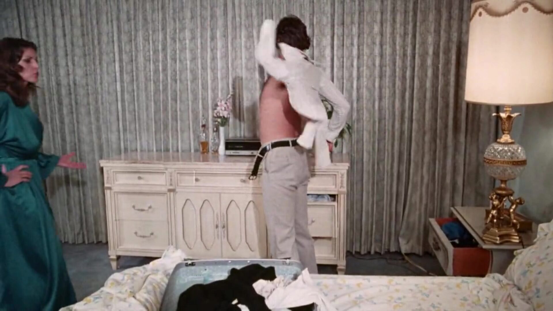 المحرمات (1980) - لا تزال أعلى دقة تم إعادة صياغتها 35 ملم ثمينة لأنها كانت قبل أكثر من ثلاثين عامًا من بطولة كاي باركر وأساطير أخرى في فيلم 35 ملم معاد تصنيعه. استمتع