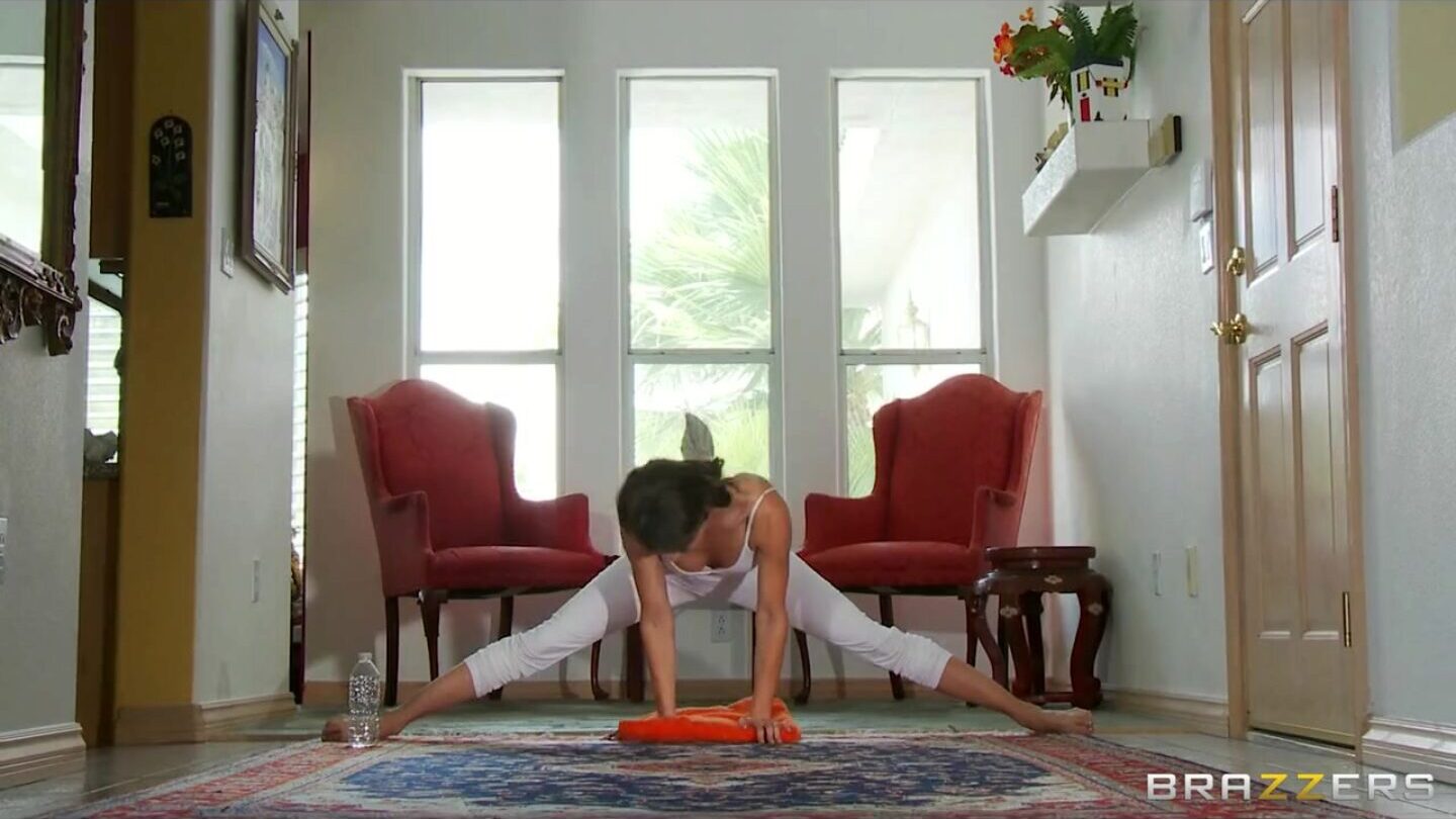 mama yoga flexibilă aș vrea să-mi trag dracu jenni lee este futută de medicul ei de masaj
