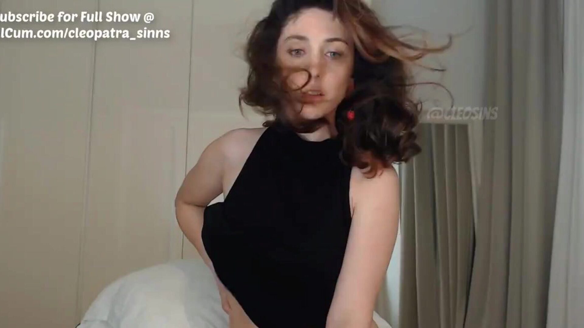 linda latina tem orgasmo intenso na cam