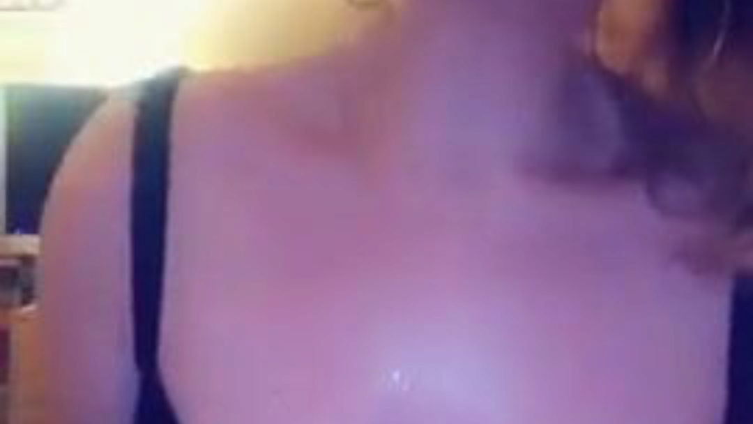 Amelia Skye gives oily bra titfuck filmed on Snapchat - Large hooter doxy
