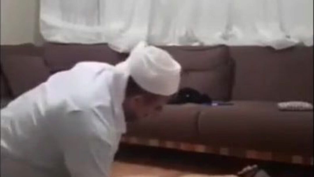 Cotak turecki muzułmański duchowny rzuca zaklęcie na kobiety: oglądaj porno D5 Cotak turecki muzułmański duchowny rzuca zaklęcie na kobiety odcinek na xHamster