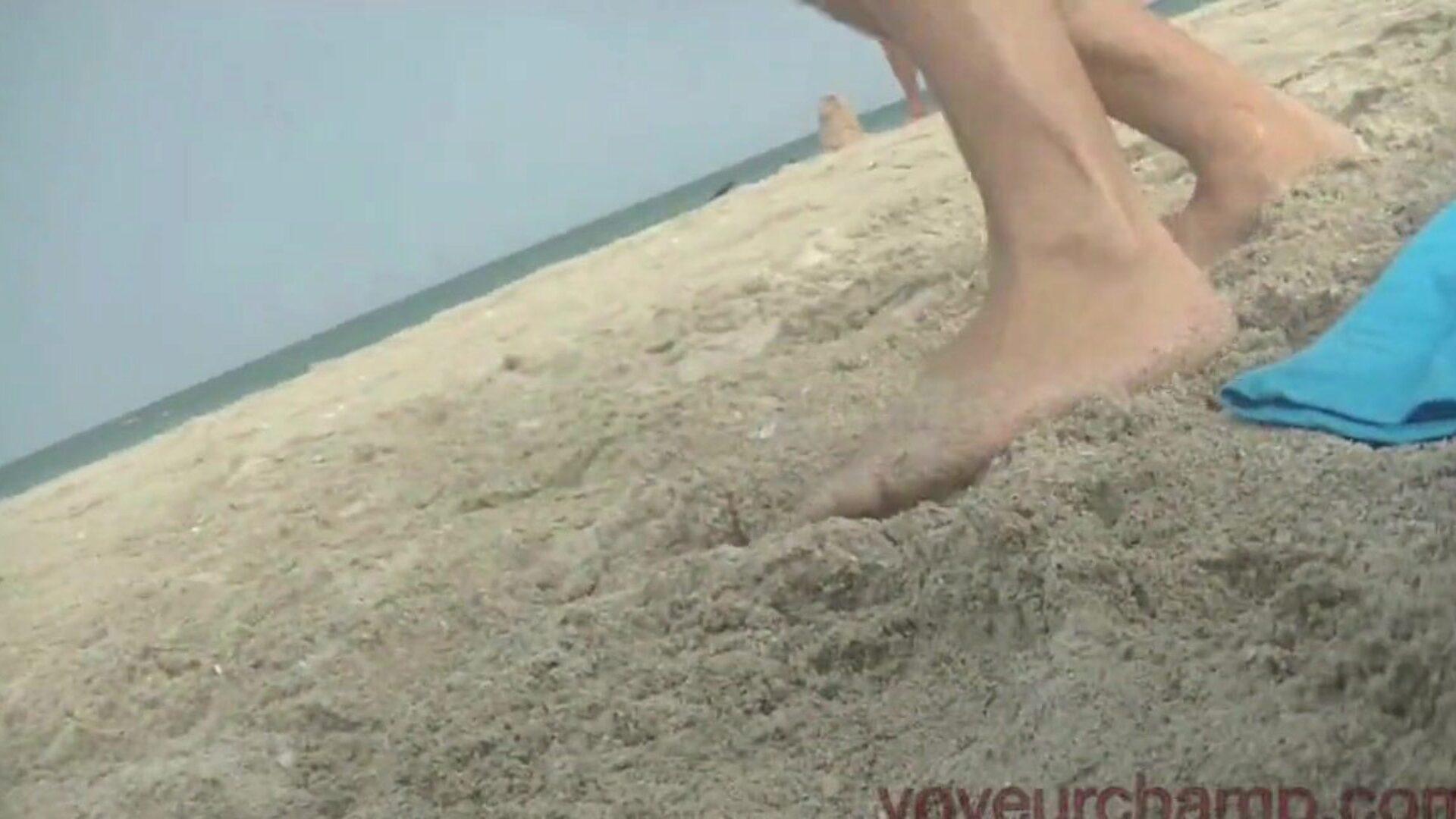 暴露狂妻子裸体海滩和公共戏弄！转到我们的网站，查看所有未割包皮的剪辑