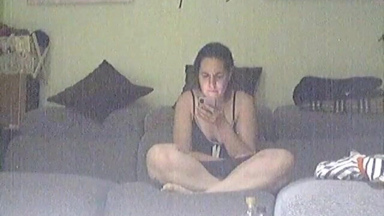 Испанская мама под юбкой, скрытая видео перед камерой (lq)