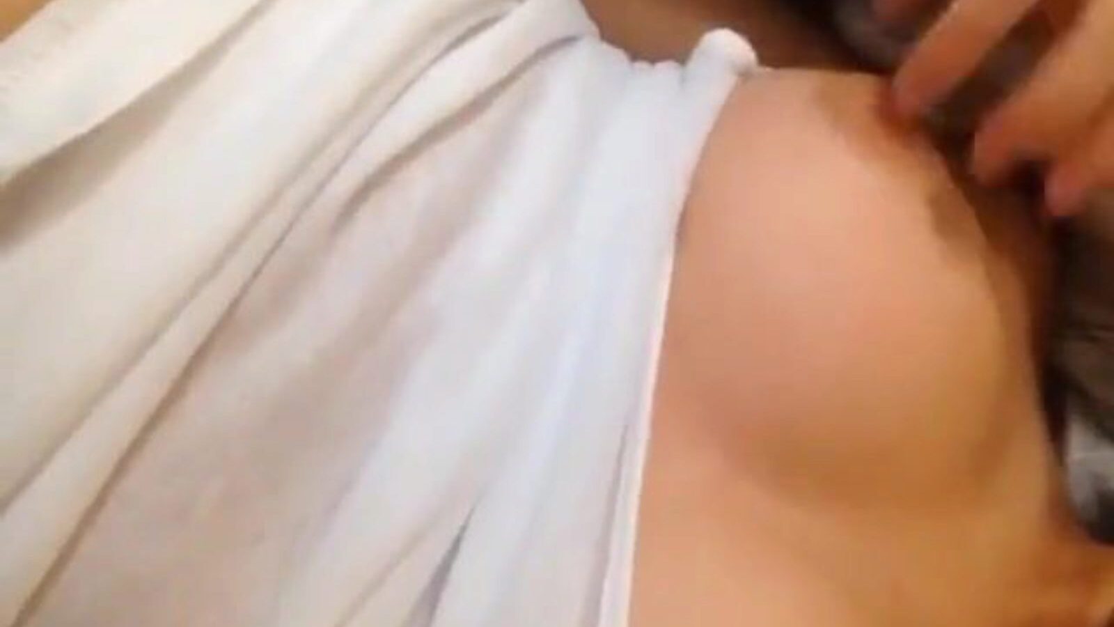 όμορφη ασιατική έφηβος σφιχτό υγρό ζουμερό μουνί στο κάμερα