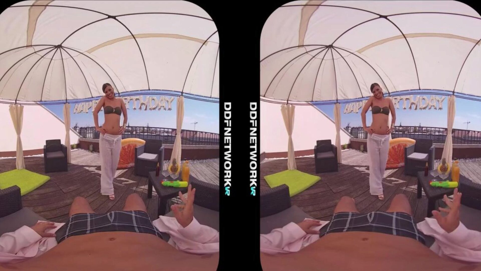 absoluut sexy cabana-fantasieën komen uit met VR-model Vicky Love in POV